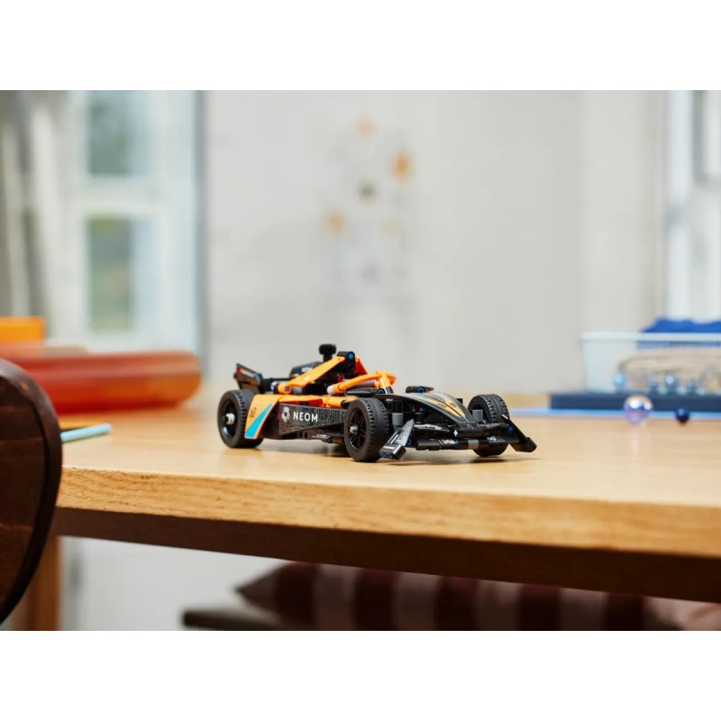 LEGO Конструктор Technic Автомобіль для перегонів NEOM McLaren Formula E