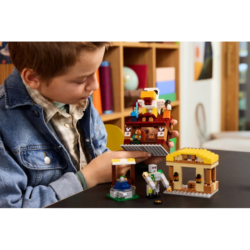 LEGO Конструктор Minecraft Напад на село з повітряною кулею Ґаст