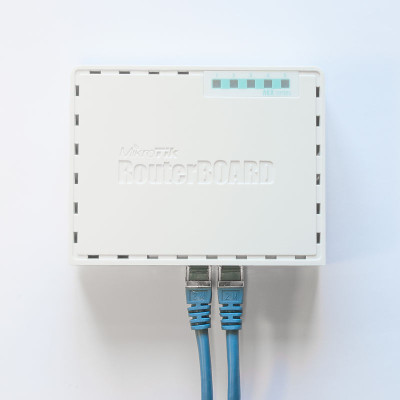 MikroTiK Маршрутизатор hEX 5xGE, 1xUSB, RouterOS L4