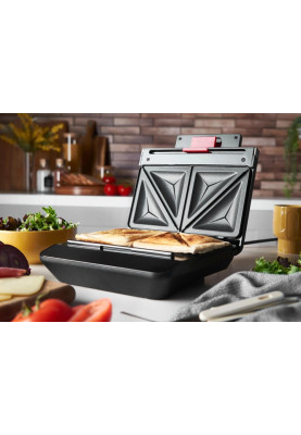 Russell Hobbs Сендвічмейкер, 750Вт, 1 пластина-сендвіч, корпус-пластик, чорний