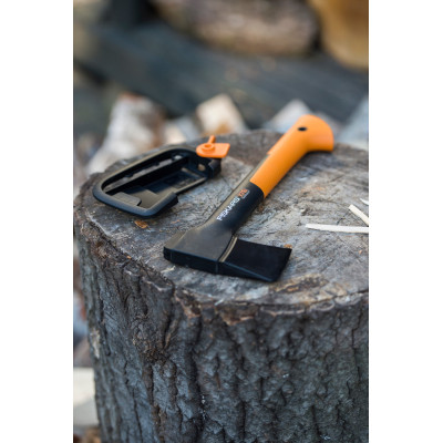 Fiskars Сокира туристична XS Х7