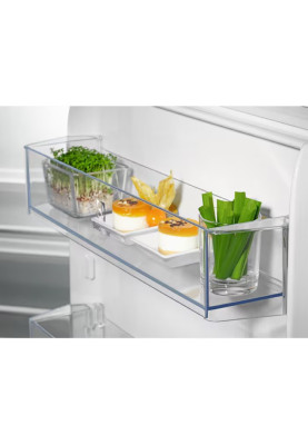 Electrolux Холодильна камера вбудована, 177x55х55, 309л, А++, ST, дисплей, білий