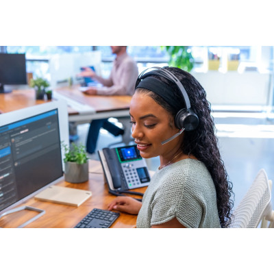 Poly Гарнітура комп'ютерна стерео On-ear Voyager Focus 2, USB-A, Bluetooth, всеспрямований, ANC, Acoustic fence, чорний