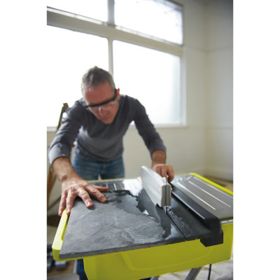 Ryobi Плиткоріз WS721S 500 Вт , диск 178 мм, мокрий різ