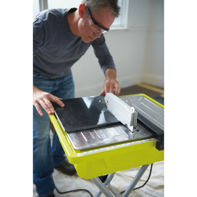 Ryobi Плиткоріз WS721S 500 Вт , диск 178 мм, мокрий різ