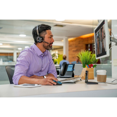 Poly Гарнітура комп'ютерна стерео On-ear Voyager Focus 2, USB-A, Bluetooth, всеспрямований, ANC, Acoustic fence, чорний