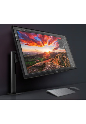 LG Монітор 31.5" 32UN880-B 2xHDMI, DP, USB-C, MM, IPS, 3840x2160, 95%DCI-P3, Pivot, HDR10