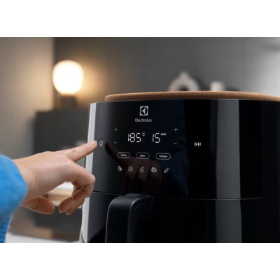 Electrolux Мультипіч 1800Вт, чаша-7л, сенсорне керування, 5 авто. програм, пластик, чорний