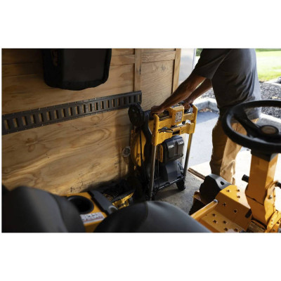 DeWALT Газонокосарка акумуляторна  2х18В акб 2х8А·год 53см 67л 25-102мм 30кг
