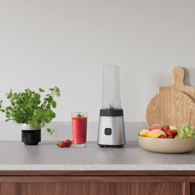 Electrolux Блендер спортивний, 300Вт, чаша-2x600мл, метал