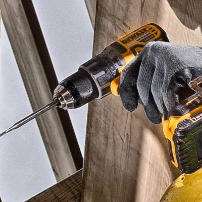 DeWALT Шурупокрут-дриль акумуляторний  XR Li-Ion 18В акб 2х5А·год 70Нм 550-2000об/хв кейс, ЗП 1.7кг