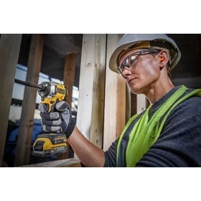 DeWALT Шурупокрут ударний аккумуляторний XR Li-Ion 18В безщітковий PowerStack 1х1.7А·рік 206 Нм 3250об·хв 3800уд/хв кейс і ЗП 0.95кг DeWALT Шурупокрут ударний аккумуляторний XR Li-Ion 18В безщітковий PowerStack 1х1.7А·рік 206 Нм 3250об·хв 3800уд/хв кейс і ЗП 0.95кг