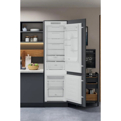 Hotpoint Вбудований холодильник з морозильною камерою HAC20T321
