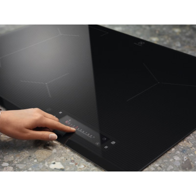 Electrolux Варильна поверхня індукційна, 60см, розширена зона, термощуп, Fry sensor, сенсорний дисплей, Hob2Hood, графіт