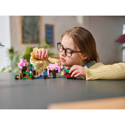 LEGO Конструктор Minecraft Квітучий вишневий сад