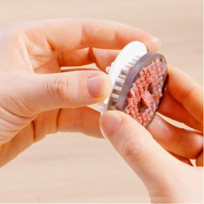 Panasonic М'ясорубка, 1700Вт, 3кг/мин, 3 решітки, насадка для кеббе, пластик, білий