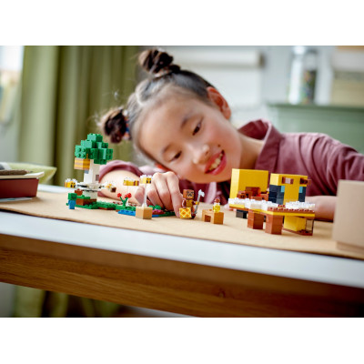 LEGO Конструктор Minecraft Бджолиний будиночок