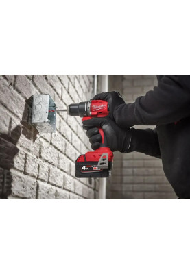 Milwaukee Шурупокрут-дриль акумуляторний М18 BLPDRC-422С 18В 1х2А·рік 1х4А·рік 60Нм 500·1700об·хв ЗП M12-18C кейс 1.5кг