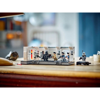 LEGO Конструктор Star Wars Посадка на борт Тантів IV