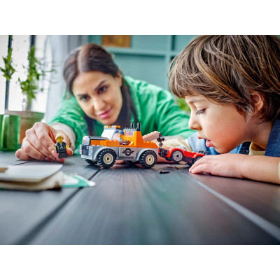 LEGO Конструктор City Евакуатор і ремонт спортивних авто LEGO Конструктор City Евакуатор і ремонт спортивних авто