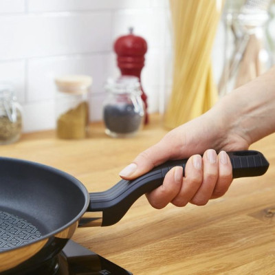 Tefal Сковорода Comfort Max, 26см, покриття Titanium Tefal Сковорода Comfort Max, 26см, покриття Titanium
