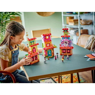 LEGO Конструктор Disney Чарівний будинок Мадрігал