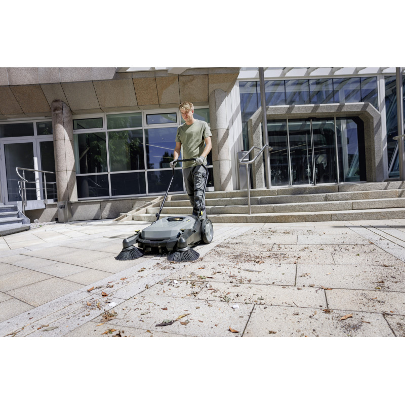 Karcher Підмітальна машина професійна KM 70/20 C 2SB ручна захват 98см контейнер 45л 22кг