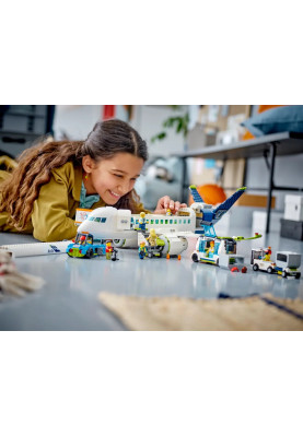 LEGO Конструктор City Пасажирський літак