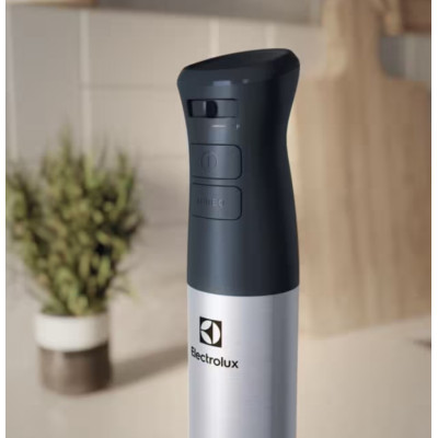 Electrolux Блендер заглибний, 800Вт, 3в1, чаша-700мл, чопер, чорний-нержавіюча сталь