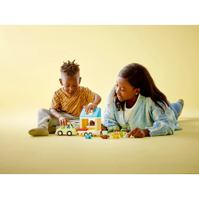 LEGO Конструктор DUPLO Town Сімейний будинок на колесах
