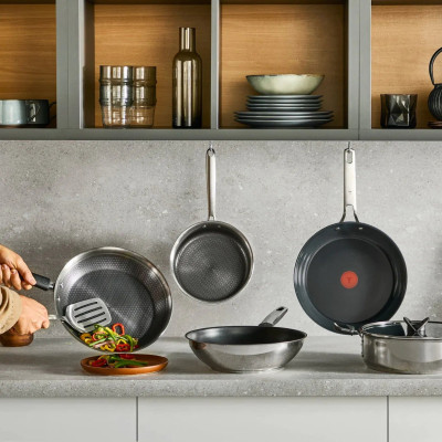 Tefal Сотейник Tefal Excellence+, з кришкою, 26см, нержавіюча сталь, скло, бакеліт, чорний Tefal Сотейник Tefal Excellence+, з кришкою, 26см, нержавіюча сталь, скло, бакеліт, чорний