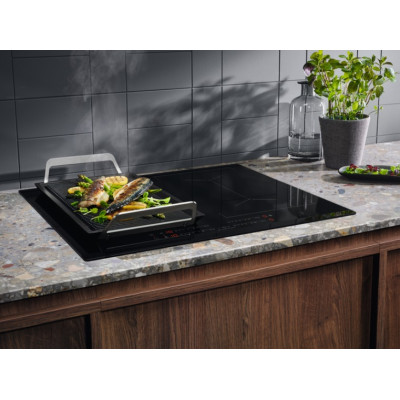 Electrolux Варильна поверхня індукційна, 60см, розширена зона, чорний Electrolux Варильна поверхня індукційна, 60см, розширена зона, чорний