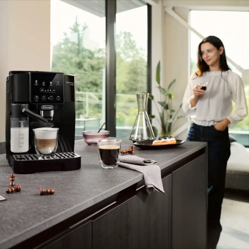 Delonghi Кавомашина Magnifica Start, 1.8л, зерно+мелена, автомат.капуч, дисплей, авторецептів -4, чорний