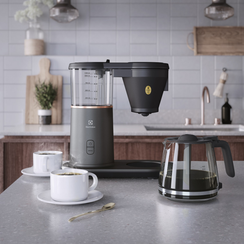 Electrolux Кавоварка крапельна, 1,25л, мелена, чорний