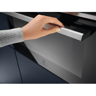 Мікрохвильовка з грилем Electrolux EVM8E08X