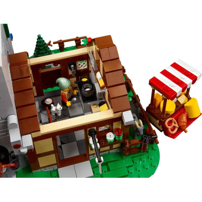 Блоковий конструктор LEGO Icons Середньовічна міська площа (10332) Блоковий конструктор LEGO Icons Середньовічна міська площа (10332)