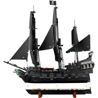 Блоковий конструктор LEGO Icons Піратський корабель капітана Джека Горобця (10365)