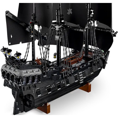 Блоковий конструктор LEGO Icons Піратський корабель капітана Джека Горобця (10365)
