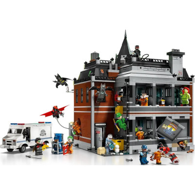 Блоковий конструктор LEGO Batman Arkham Asylum (76300) Блоковий конструктор LEGO Batman Arkham Asylum (76300)