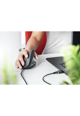 Миша Trust Verto Ergonomic, Black, USB, оптична, 1000/1600 dpi, в ергономічному вертикальному виконанні, 6 кнопок, світлодіодне блакитне підсвічування, 1.5 м (22885)