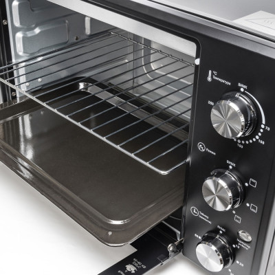 Електродуховка Holmer HEO-242CL Black, 1700w, 42л, конвекція, внутрішня підсвітка, в комплекті деко з антипригарним покриттям та решітка гриль, індикатор роботи, таймер, 100°С-250°С, фіксація відкритого положення дверцят