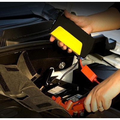 Автомобільний пускозарядний пристрій Jump Starter 9980 мАг з компресором у кейсі Автомобільний пускозарядний пристрій Jump Starter 9980 мАг з компресором у кейсі