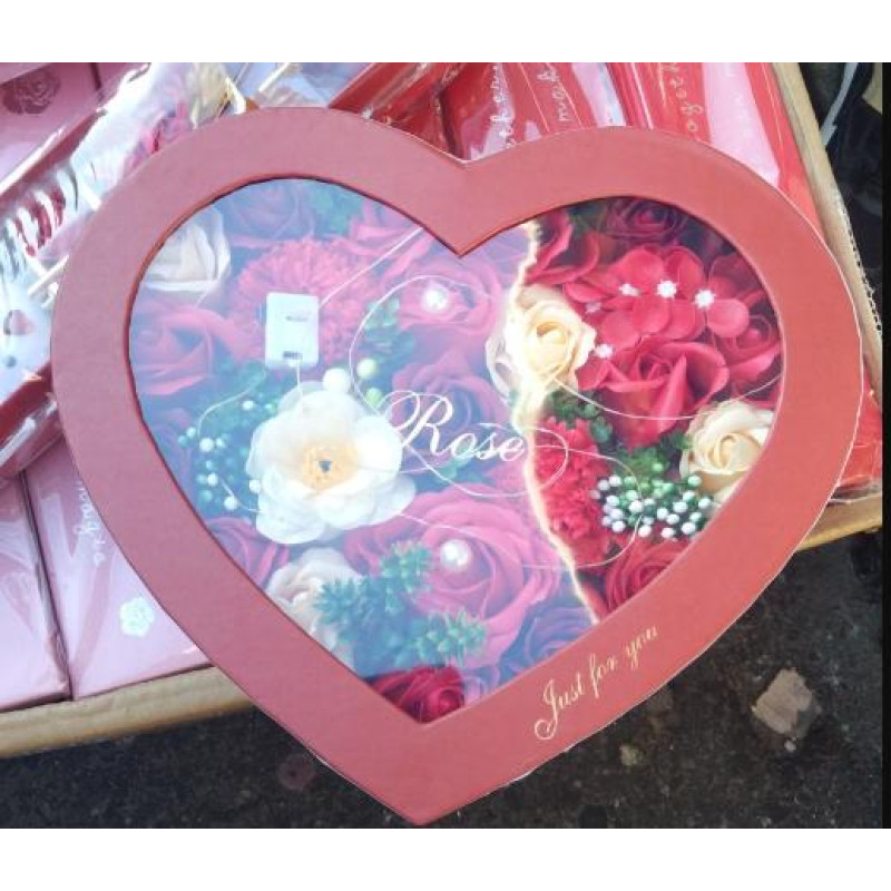Подарунковий набір мила букет з троянд у коробці Love Light Rose Flower