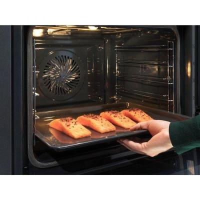 Духовка електрична Electrolux EOB7S31V
