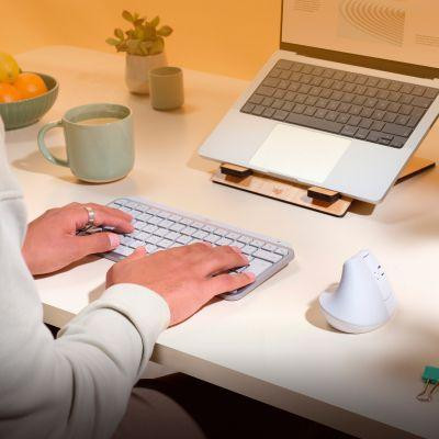 Миша Logitech Lift for Mac Vertical Ergonomic Mouse Off White (910-006477)
