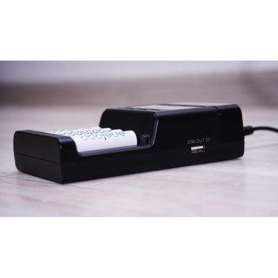Зарядний пристрій Panasonic Eneloop BQ-CC65