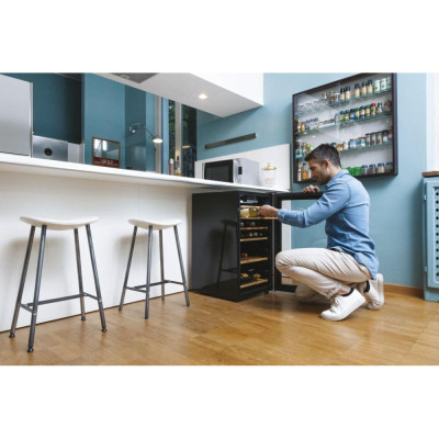 Винна шафа Candy CWC 154 EEL/N Винна шафа Candy CWC 154 EEL/N