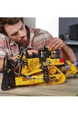 Авто-конструктор LEGO Бульдозер Cat D11 з Д/У (42131)