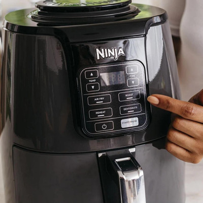 Мультипіч (аерофритюрниця) NINJA Air Fryer AF100EU