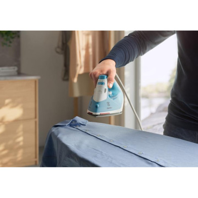 Праска з парою Electrolux E5SI2-4CB Праска з парою Electrolux E5SI2-4CB